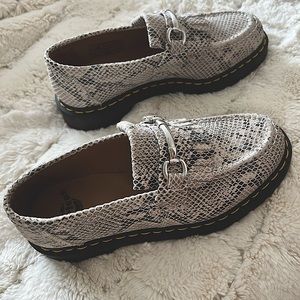 NWIB NWT Dr. Martens Air Wave Adrian Snaffle Sz 9 Python Print Suede